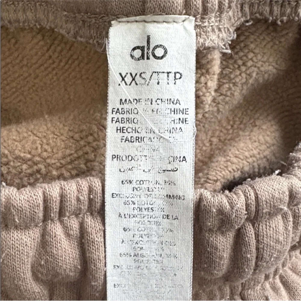 ALO Yoga Accolade Straight Leg Sweatpants in Gravel - Picture 8 of 8